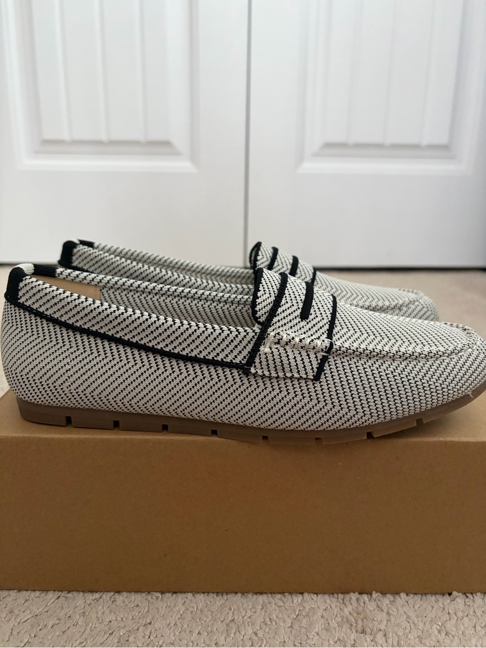 CVISTPIEO NIB Women's Black White Loafers Size 10 Cushioned Comfort Round Toe - Picture 5 of 11